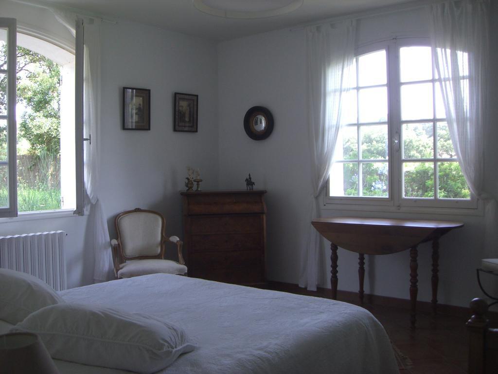 Le Mas De Notre-Dame Bed and Breakfast La Londe-les-Maures Kamer foto